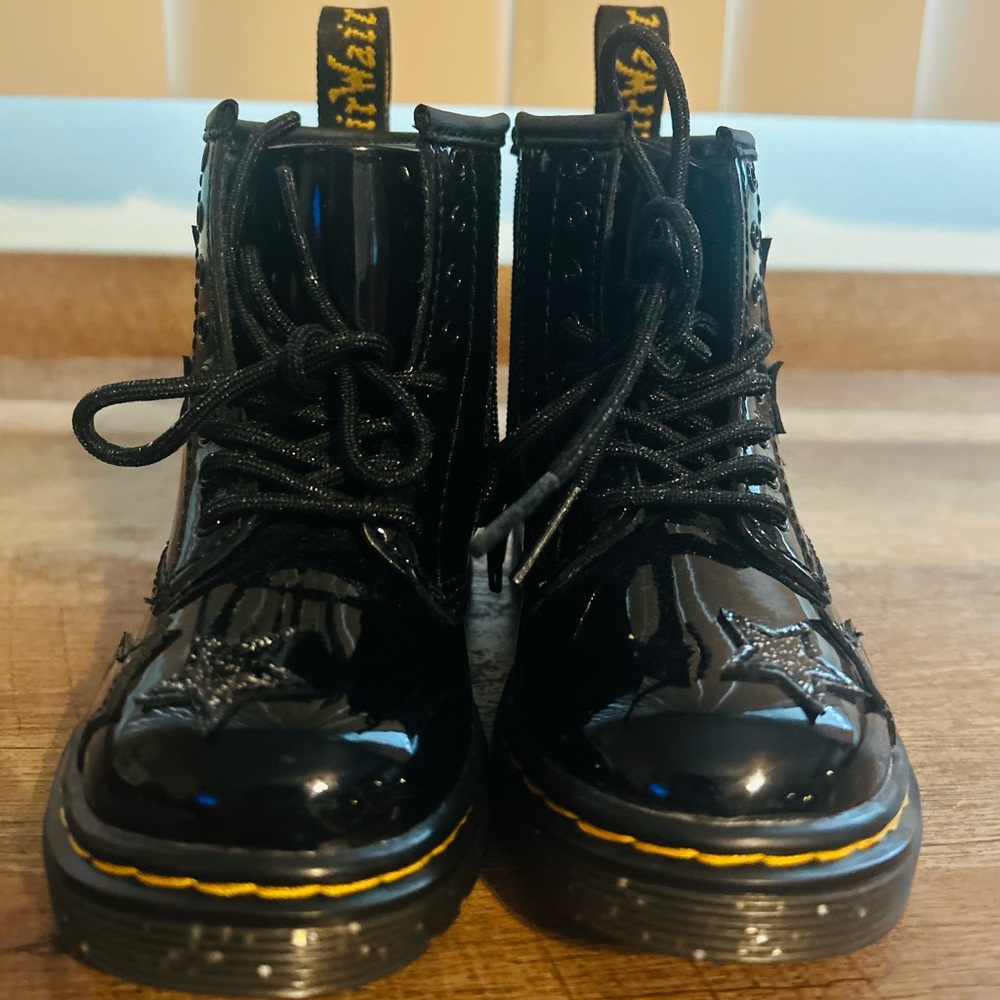 Dr.Martens Toddler 1460 Glitter Star Patent Lace Up Black Boots, Size 7. - Picture 11 of 16